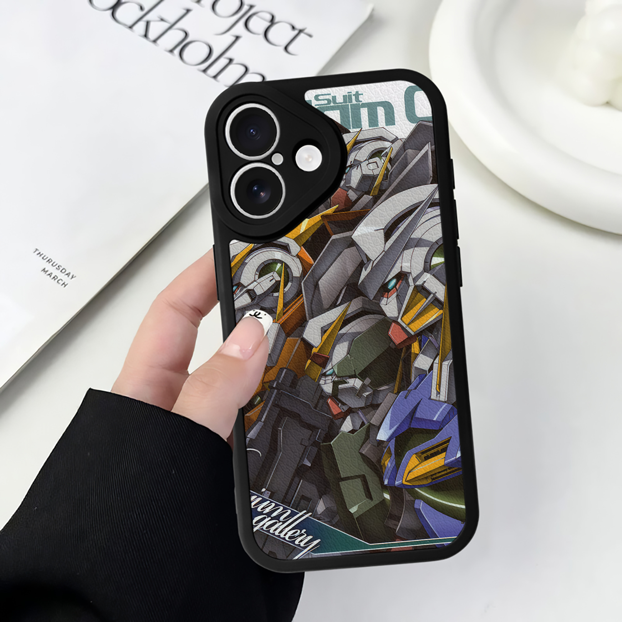 （画像用） 機動戦士ガンダム Mobile Suit Gundam 【iPhone 16シリーズ対応】シリコンスマホケース（レザー調） 材質：シリコン